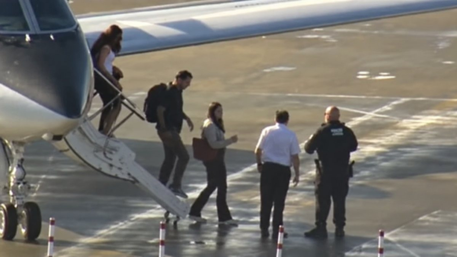 Senador Flávio Bolsonaro e família desembarcam nos Estados Unidos após viagem com escalas na Argentina e Equador